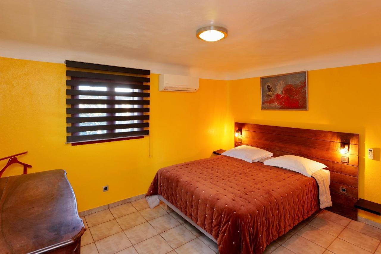 Domaine Pozzo Di Mastri Hotel & Spa Figari  Bagian luar foto