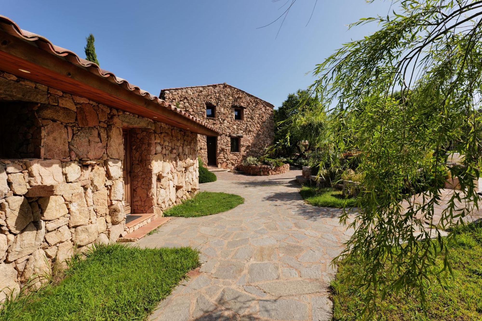 Domaine Pozzo Di Mastri Hotel & Spa Figari  Bagian luar foto